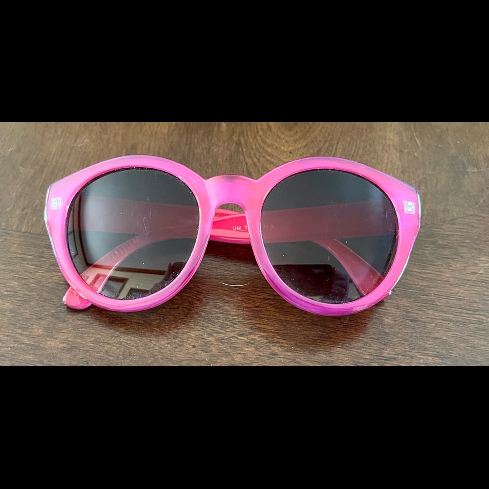 Hard to Find Quay Sunglasses